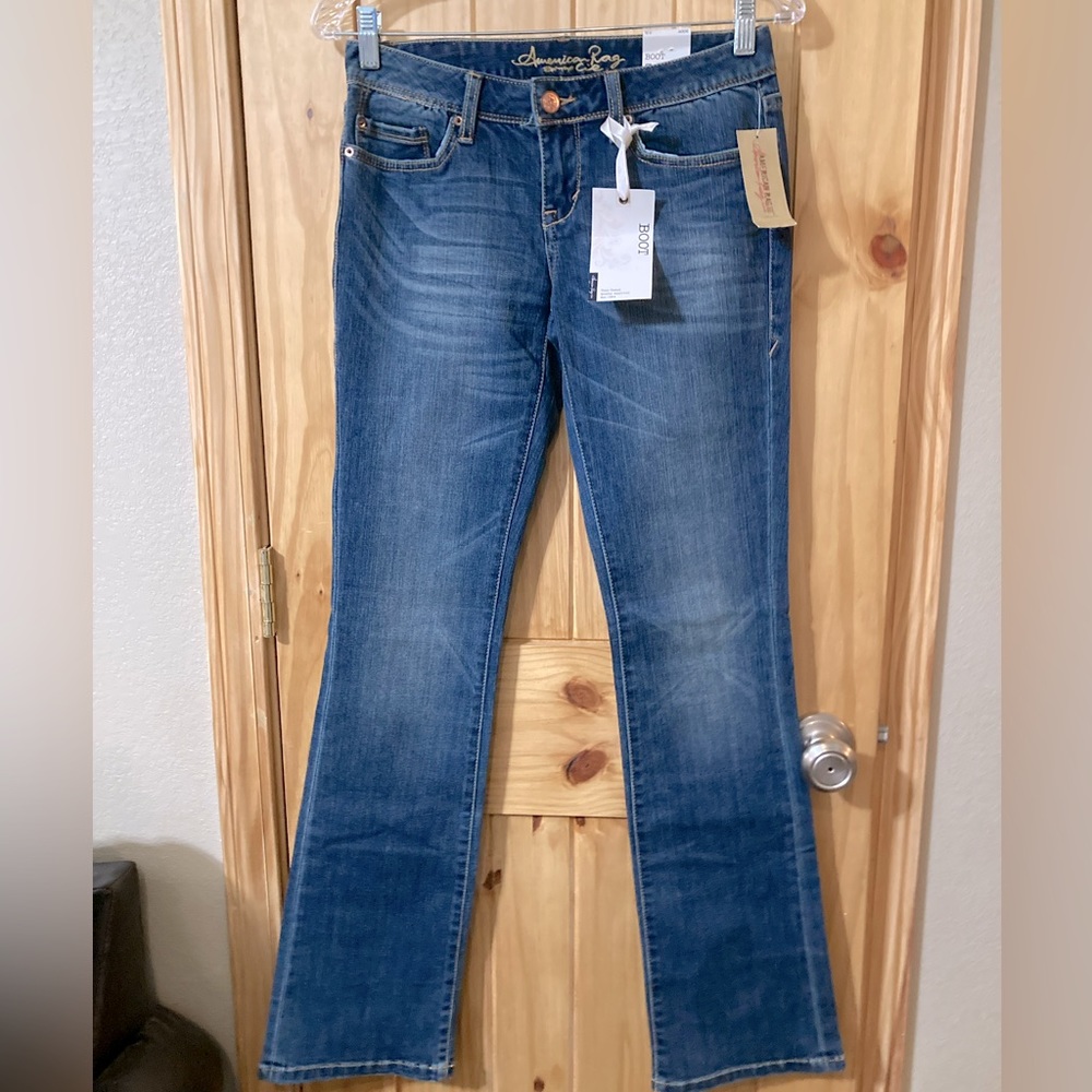 NWT - American Rag juniors size 3 low-rise boot cut jeans